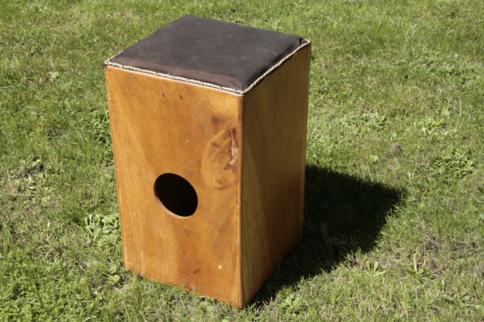 Cajon 50x30x30 cm mit Sitzkissen 