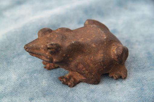 Opa Frosch aus Bronze 8,5 x 6 cm 
