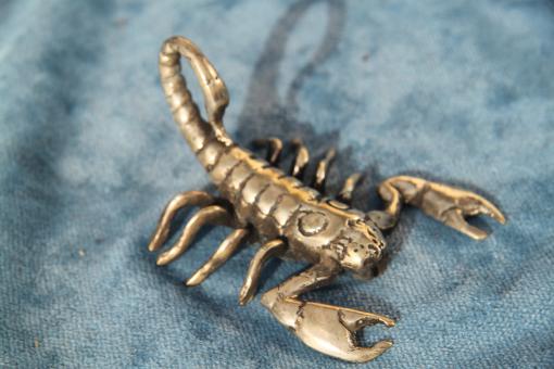 Skorpion silberbronze 11x7 cm 