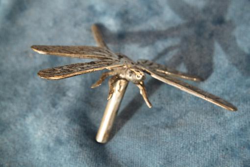 Libelle aus Bronze mit Stab 10x13 cm 