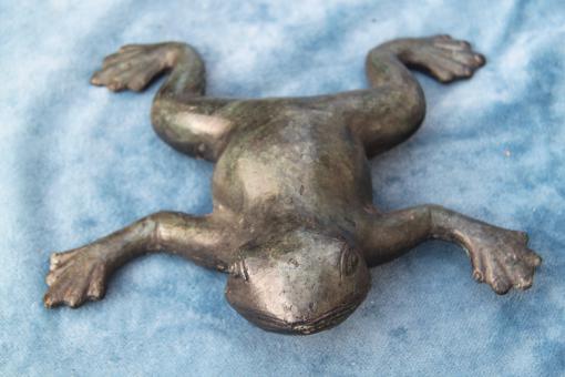 Frosch aus Bronze schwimmend 20x20 cm 