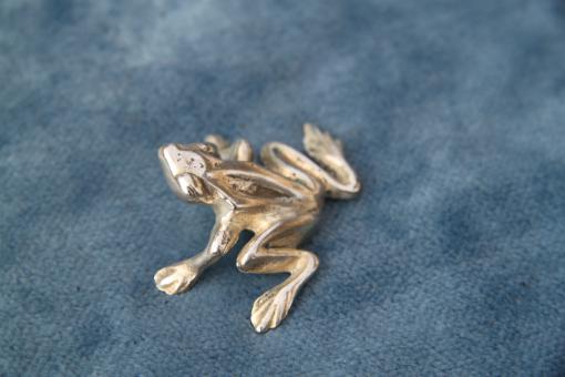 Frosch aus silberbronze sitzend 5x4 cm 